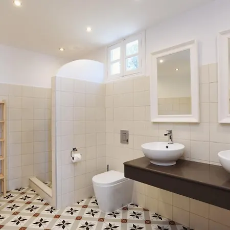 Villa Thalassa 1 2 Bedrooms With En-suite Sea Views